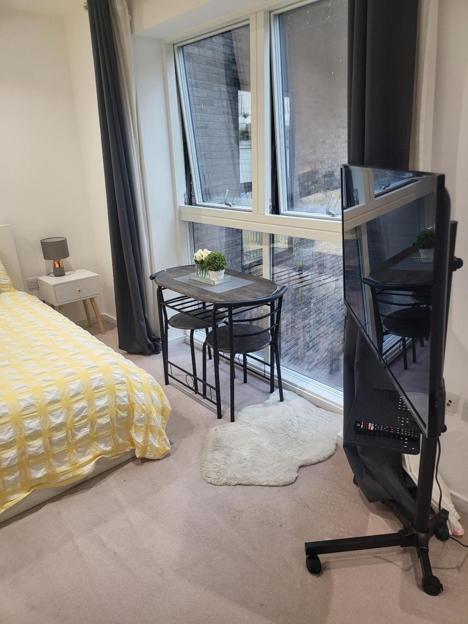 Kayz Lodge- Luxury Ensuite-Private & Shared Accommodation In A New House At The Olympic Village Overlooking Stratford Westfield And Tube Station ลอนดอน ภายนอก รูปภาพ