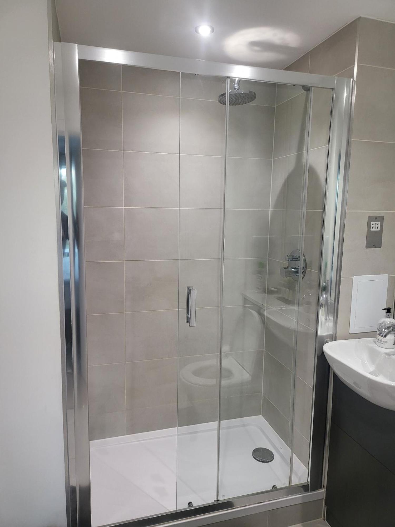 Kayz Lodge- Luxury Ensuite-Private & Shared Accommodation In A New House At The Olympic Village Overlooking Stratford Westfield And Tube Station ลอนดอน ห้อง รูปภาพ