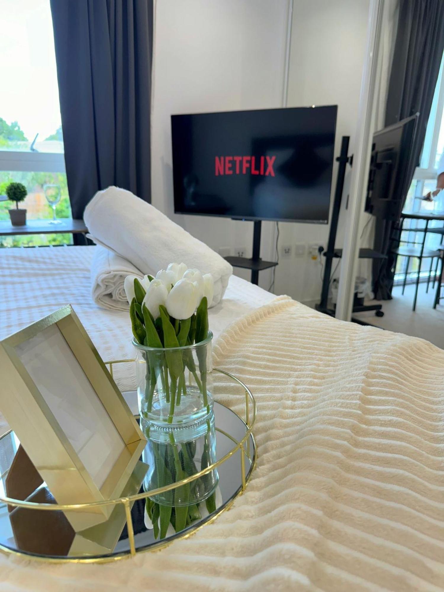 Kayz Lodge- Luxury Ensuite-Private & Shared Accommodation In A New House At The Olympic Village Overlooking Stratford Westfield And Tube Station ลอนดอน ภายนอก รูปภาพ