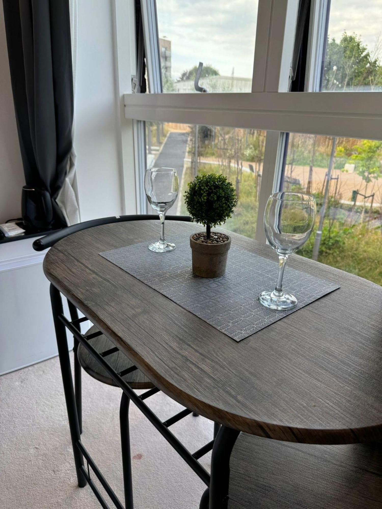 Kayz Lodge- Luxury Ensuite-Private & Shared Accommodation In A New House At The Olympic Village Overlooking Stratford Westfield And Tube Station ลอนดอน ภายนอก รูปภาพ